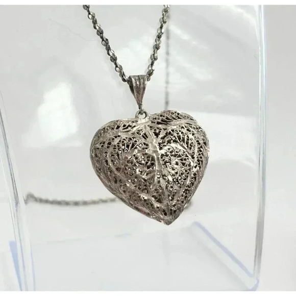 Sterling Silver Heart Shaped FIligree Style Cutout Vintage Pendant Necklace 30" - Picture 3 of 8